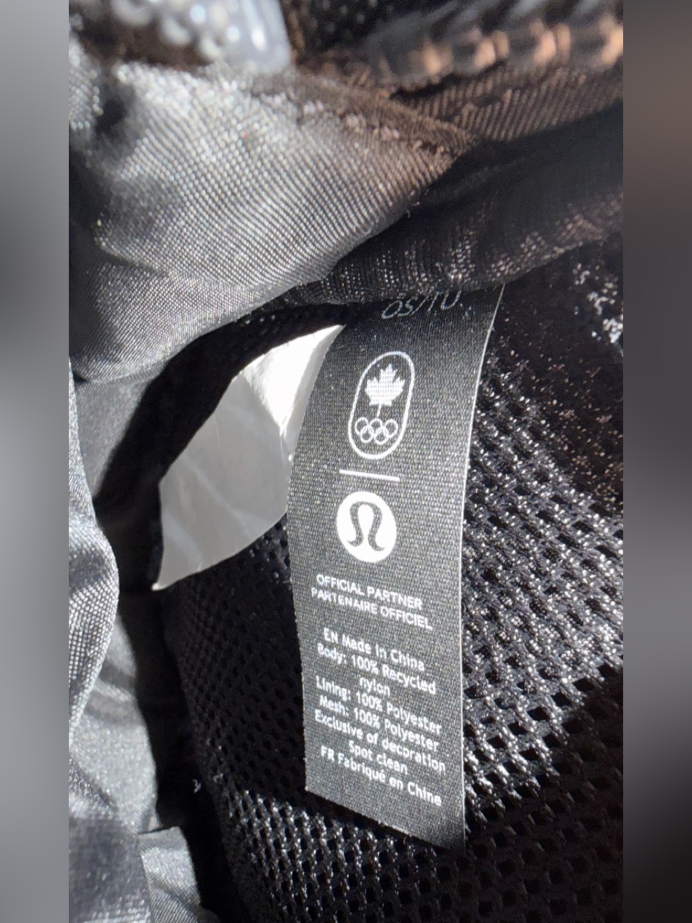 lululemon Limited Edition Team Canada Future Legacy Crossbody Bag - Picture 14 of 15